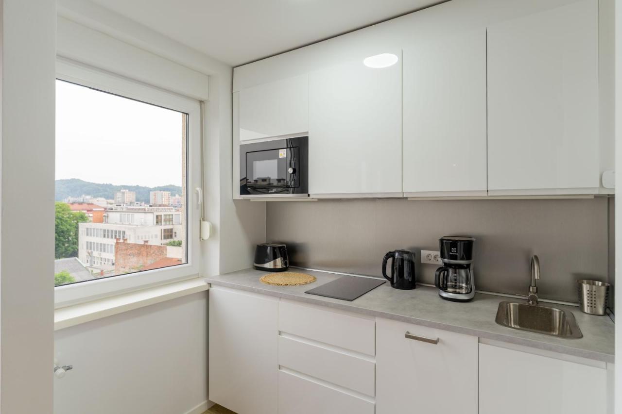Elegant Tour As Studio Gilly With Open Views And A Balcony In The Center Ljubljana Liubliana Exterior foto