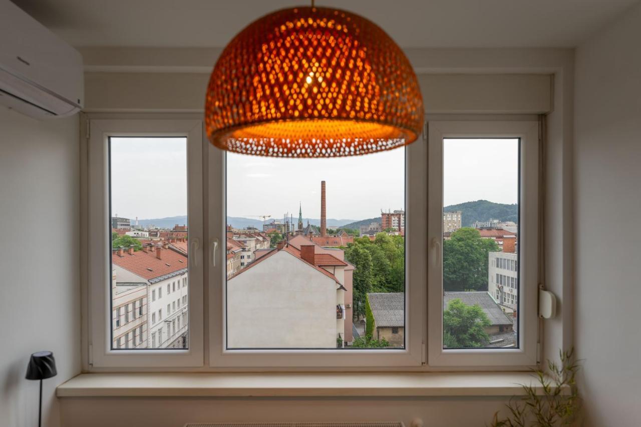 Elegant Tour As Studio Gilly With Open Views And A Balcony In The Center Ljubljana Liubliana Exterior foto