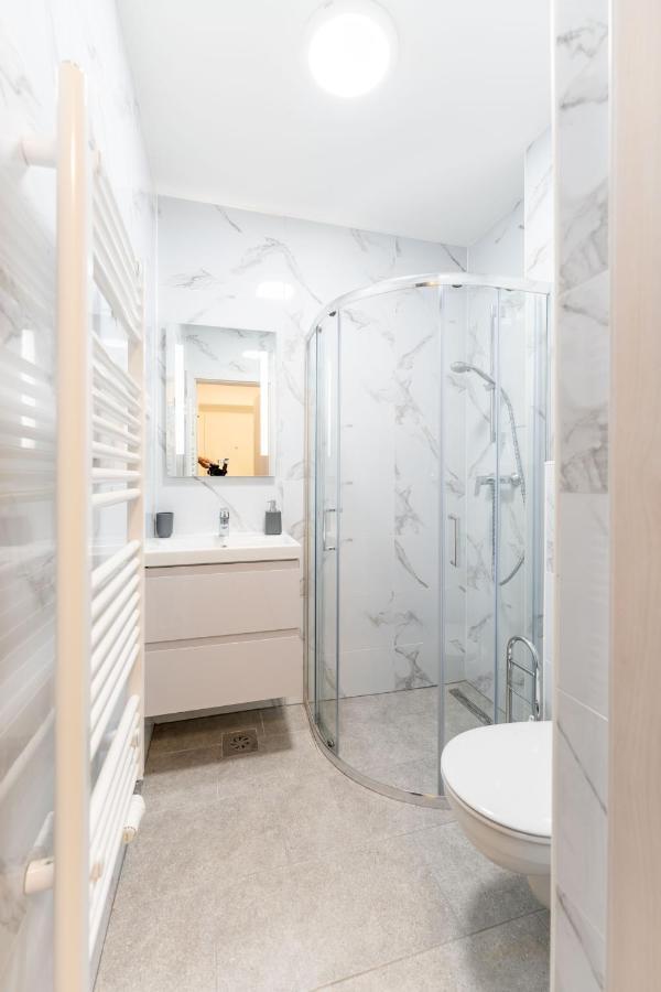 Elegant Tour As Studio Gilly With Open Views And A Balcony In The Center Ljubljana Liubliana Exterior foto