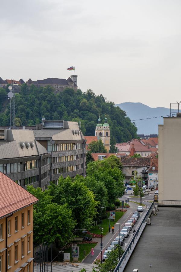 Elegant Tour As Studio Gilly With Open Views And A Balcony In The Center Ljubljana Liubliana Exterior foto