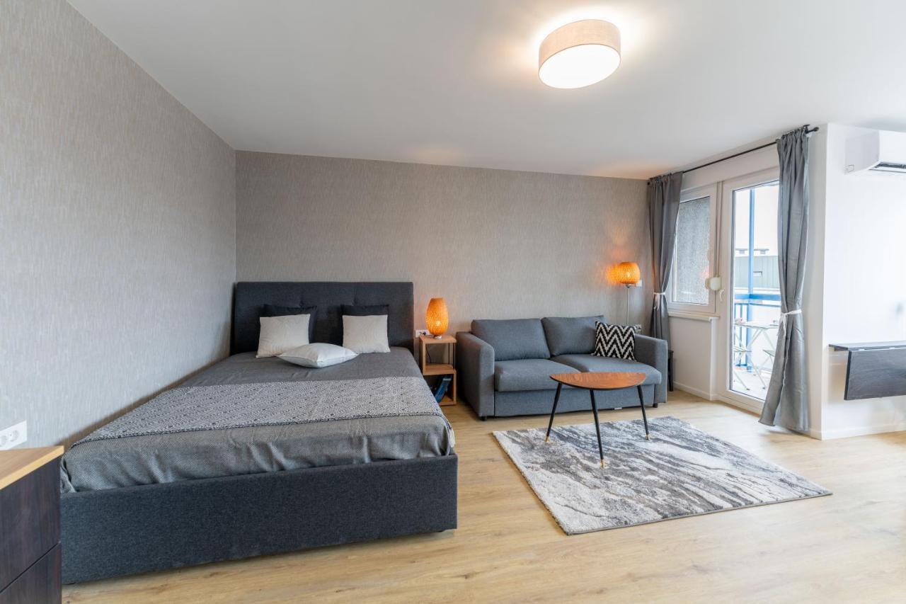 Elegant Tour As Studio Gilly With Open Views And A Balcony In The Center Ljubljana Liubliana Exterior foto