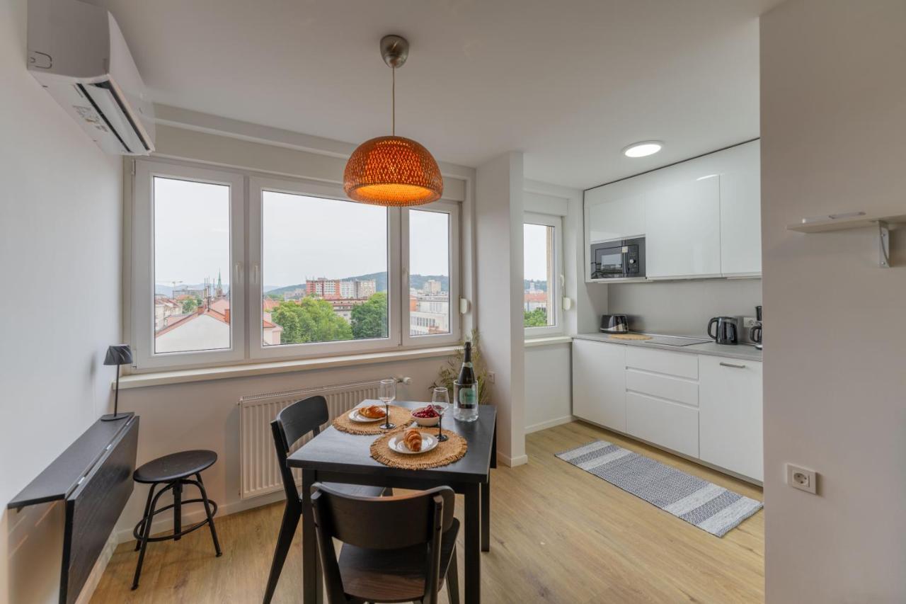 Elegant Tour As Studio Gilly With Open Views And A Balcony In The Center Ljubljana Liubliana Exterior foto