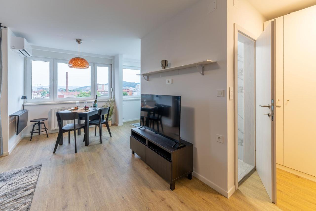 Elegant Tour As Studio Gilly With Open Views And A Balcony In The Center Ljubljana Liubliana Exterior foto